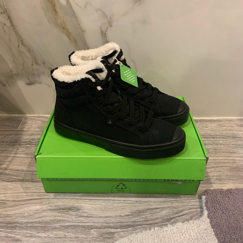 NWT Cariuma black canvas high tops